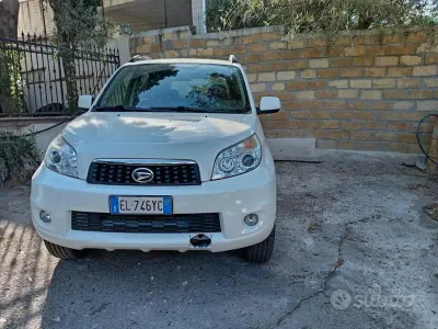 Usata Daihatsu Terios 102 CV (75 kW) 2012 Bianco SUV