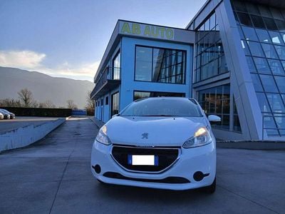 Bianco Usata 2014 Peugeot 208 Active Utilitaria | 5500 € (Ottimo prezzo)