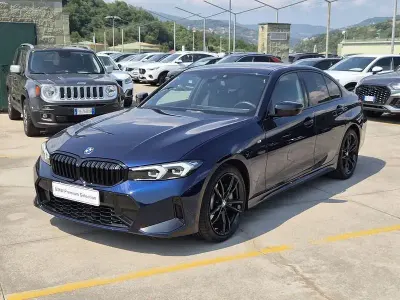 Usata BMW 330 M Sport 286 CV (210 kW) 2023 Blu scuro Utilitaria