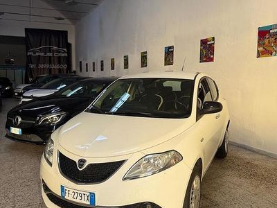 Usata Lancia Ypsilon 85 CV (62 kW) 2016 Beige Utilitaria