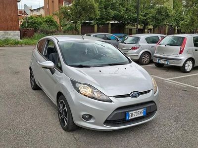 Usata Ford Fiesta 82 CV (60 kW) 2010 Grigio Berlina