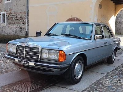 Usata Mercedes 200 1981 Blu Berlina