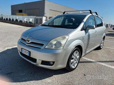 Usata Toyota Corolla Verso Sol 129 CV (94 kW) 2005 Grigio Monovolume
