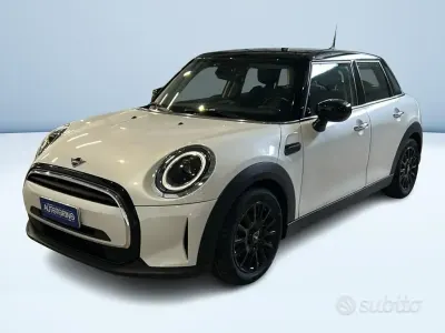 Usata Mini Cooper Classic 136 CV (100 kW) 2023 Bianco pastello Utilitaria