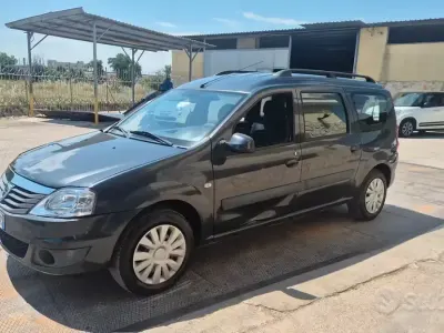 Usado Dacia Logan MCV 88 CV (64 kW) 2011 Negro Familiar