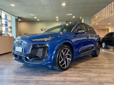 Usata Audi SQ6 e-tron Edition .1 380 kW (517 CV) 2024 Blu/azzurro SUV