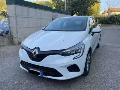 Usado Renault Clio V 101 HP (74 kW) 2020 Branco Sedan