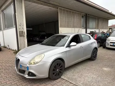 Usata Alfa Romeo Giulietta Exclusive 140 CV (102 kW) 2012 Grigio Utilitaria