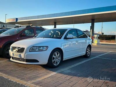 Usata Volvo S40 115 CV (84 kW) 2012 Bianco Berlina