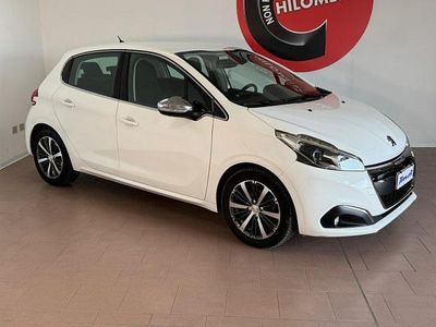 Usata Peugeot 208 Allure 75 CV (55 kW) 2016 Bianco Utilitaria