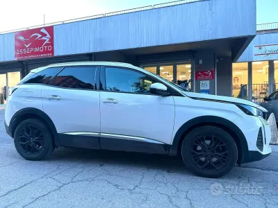 Usata Peugeot 3008 Allure 131 CV (96 kW) 2022 Bianco SUV