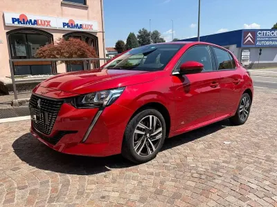 Usata Peugeot 208 Allure 101 CV (74 kW) 2020 Rosso Utilitaria