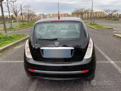 Gebraucht Lancia Ypsilon 75 PS (55 kW) 2011 Schwarz Kleinwagen