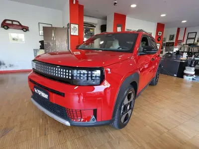 Nuova Fiat Grande Panda La Prima 101 CV (74 kW) 2025 Rosso Utilitaria