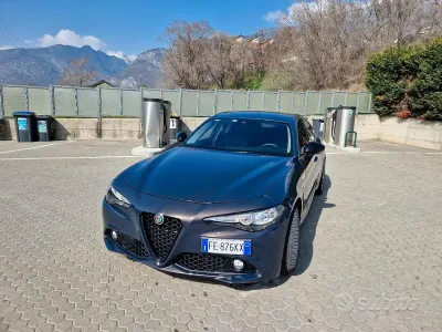 Käytetty Alfa Romeo Giulia 150 HP (110 kW) 2016 Harmaa Sedan