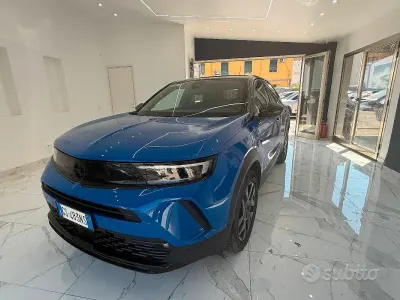 Usata Opel Mokka S 100 CV (73 kW) 2024 Bluazzurro SUV