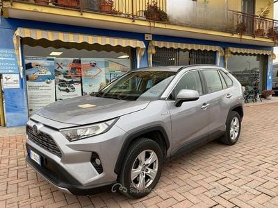 Usata Toyota RAV4 Hybrid Active 222 CV (163 kW) 2019 Argento SUV