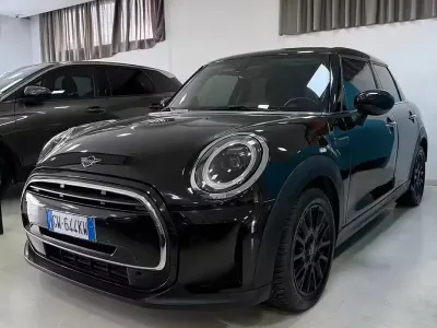 Usata Mini Cooper Business 102 CV (75 kW) 2022 Nero Utilitaria