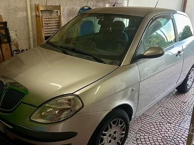 Usata Lancia Ypsilon 70 CV (51 kW) 2004 Grigio Utilitaria