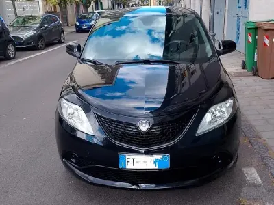 Usata Lancia Ypsilon 69 CV (50 kW) 2018 Nero Utilitaria