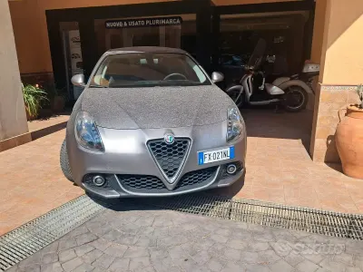 Usata Alfa Romeo Giulietta Super 120 CV (88 kW) 2019 Grigio Utilitaria