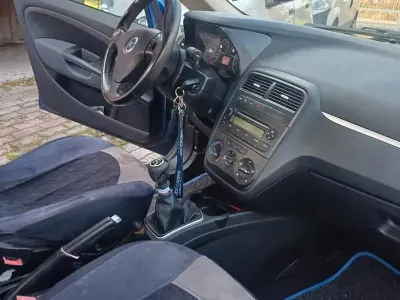 Usata Fiat Punto 65 CV (47 kW) 2007 Bluazzurro Utilitaria