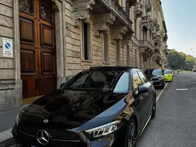 Usata Mercedes A180 AMG Line Premium 116 CV (85 kW) 2023 Nero Berlina