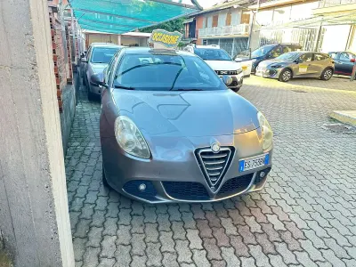 Usado Alfa Romeo Giulietta Distinctive 120 CV (88 kW) 2013 Gris Utilitario
