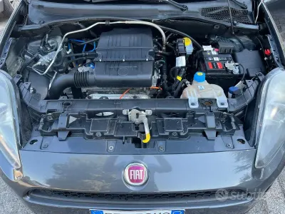 Usata Fiat Grande Punto 77 CV (56 kW) 2017 Grigio Utilitaria
