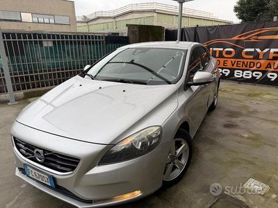 Usata Volvo V40 120 CV (88 kW) 2016 Grigio Berlina