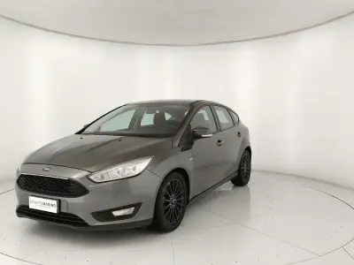 Käytetty Ford Focus Business Edition 120 HP (88 kW) 2017 Harmaa Sedan