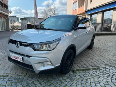 Gebraucht SsangYong Tivoli 115 PS (84 kW) 2015 Grau SUV