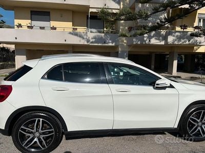 Usata Mercedes GLA200 136 CV (100 kW) 2015 Bianco SUV