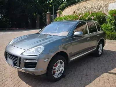 Usata Porsche Cayenne Turbo 500 CV (367 kW) 2007 Grigio SUV