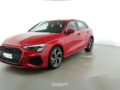 Usata Audi A3 S-Line 204 CV (150 kW) 2022 Rosso tango metallizzato Berlina