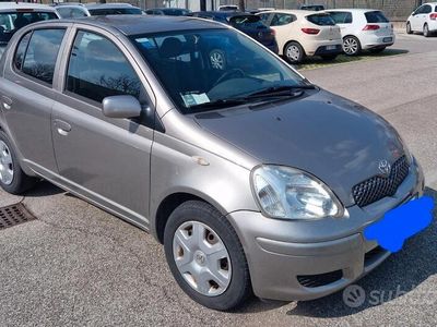 usata Toyota Yaris - 2003 per neopatentati - 2200