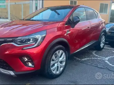 Usata Renault Captur Intens 101 CV (74 kW) 2021 Rosso SUV