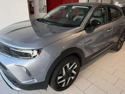 Usata Opel Mokka Elegance 101 CV (74 kW) 2023 Argento SUV