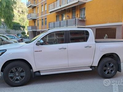 Usata Toyota HiLux Executive 150 CV (110 kW) 2020 Bianco Pick-up