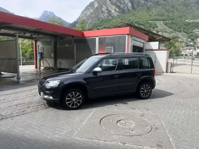 Käytetty Skoda Yeti Elegance 140 HP (102 kW) 2014 Musta Katumaasturi