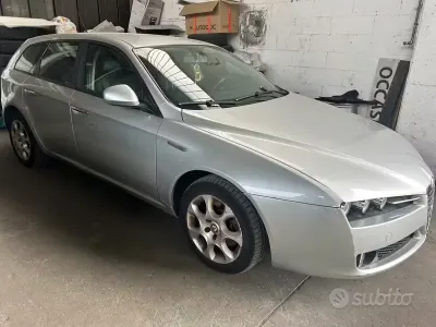 Usado Alfa Romeo 159 120 CV (88 kW) 2008 Gris Familiar
