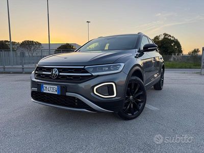 Usata VW T-Roc Style 150 CV (110 kW) 2023 Grigio SUV