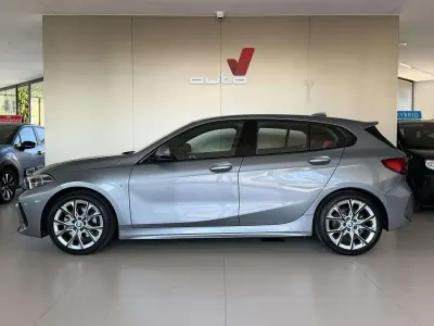 Begagnad BMW 118 M Sport 136 HK (100 kW) 2024 Grå Halvkombi