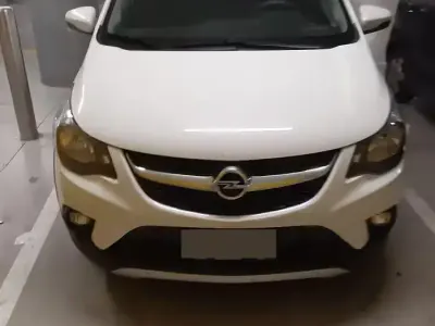 Usata Opel Karl Rocks 75 CV (55 kW) 2017 Bianco Utilitaria