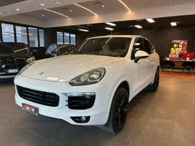 Usata Porsche Cayenne 245 CV (180 kW) 2015 Bianco SUV