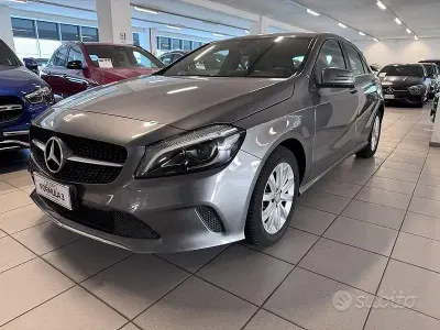 Usata Mercedes A180 Business 109 CV (80 kW) 2016 Grigio Berlina