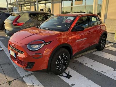 Nuova Fiat 600 Icon 136 CV (100 kW) 2025 Arancio sole d'italia SUV