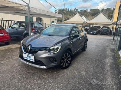 Usata Renault Captur Zen 101 CV (74 kW) 2023 Grigio SUV
