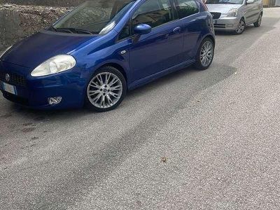 Usata Fiat Grande Punto Sport 131 CV (96 kW) 2006 Blu/azzurro Utilitaria