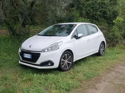 Usata Peugeot 208 Allure 82 CV (60 kW) 2018 Bianco Utilitaria